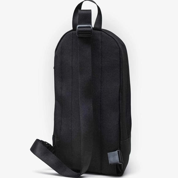 NWT: Herschel Heritage Shoulder Bag (Black) - Picture 2 of 4